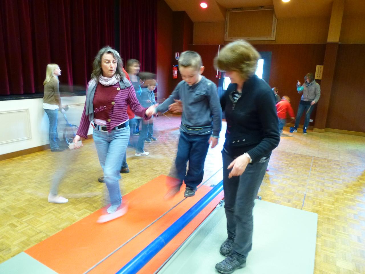 ASL Neuville mars 2013 - Stage cirque enfants